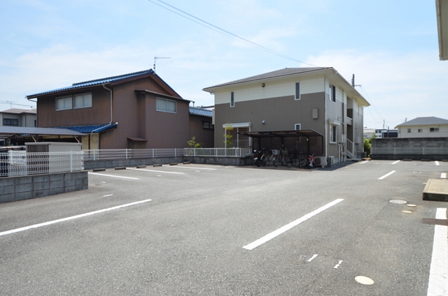 駐車場　駐車場広々！！