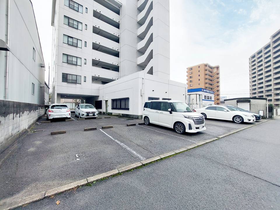 駐車場　駐車場