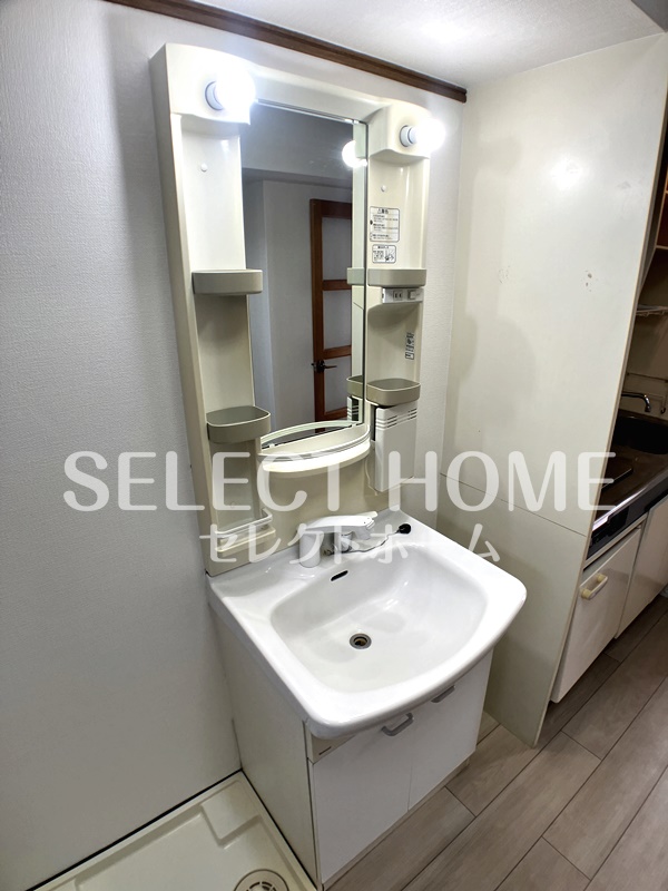 洗面設備　朝の支度にも助かる、独立の洗髪洗面化粧台