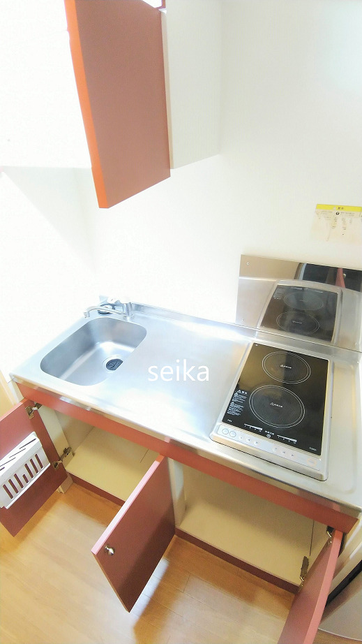キッチン　２口電気コンロ完備