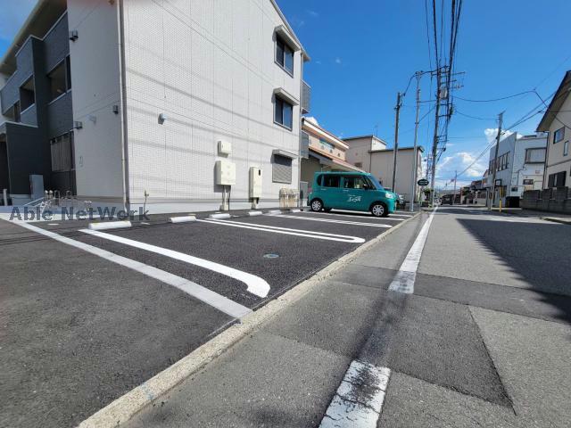 【ステンルークスの駐車場】