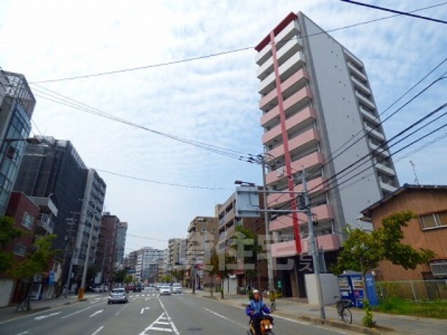 【グラディート吉塚駅東の建物外観】