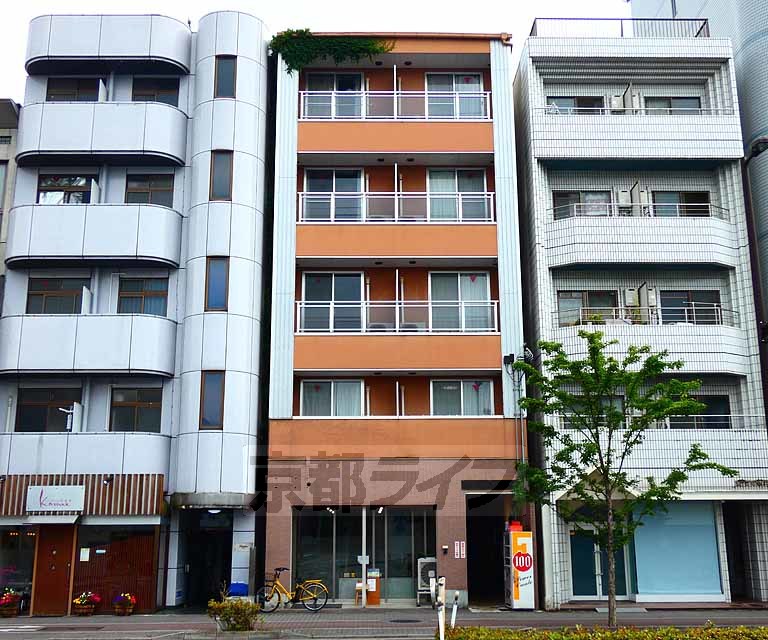 京都市左京区下鴨本町のマンションの建物外観