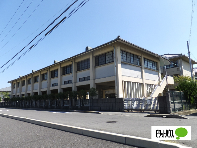 【近江八幡市八幡町のアパートの中学校】