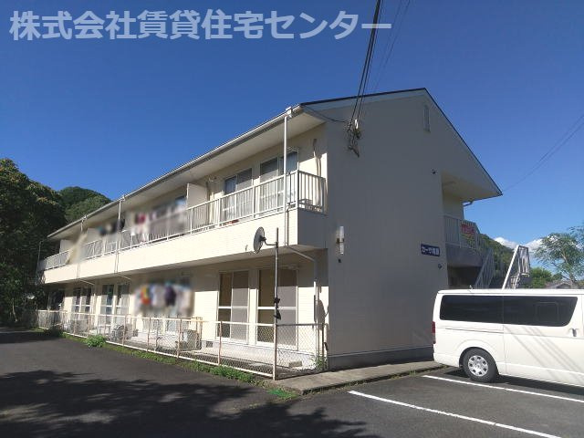 カーサ境原の建物外観