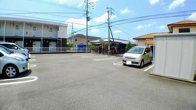 【佐賀市諸富町大字徳富のアパートの駐車場】