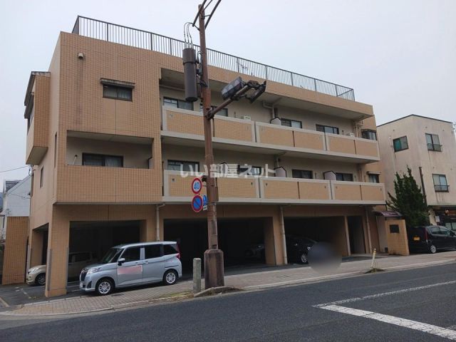 マンション梅本の建物外観