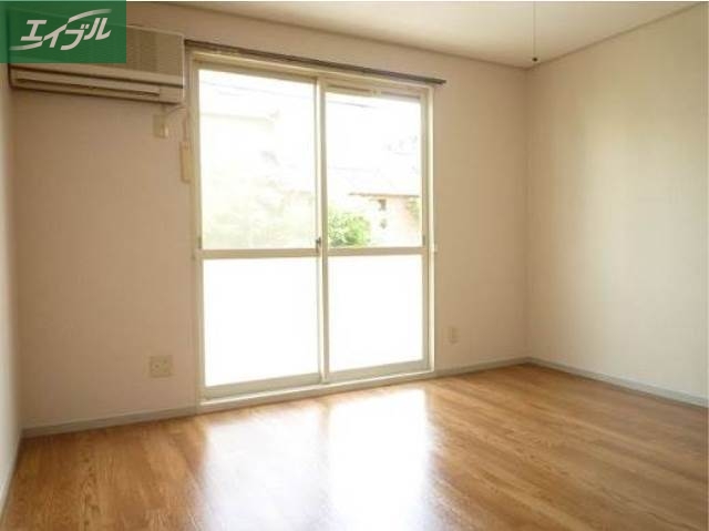 居室・リビング　別物件の写真です。実際とは異なります。