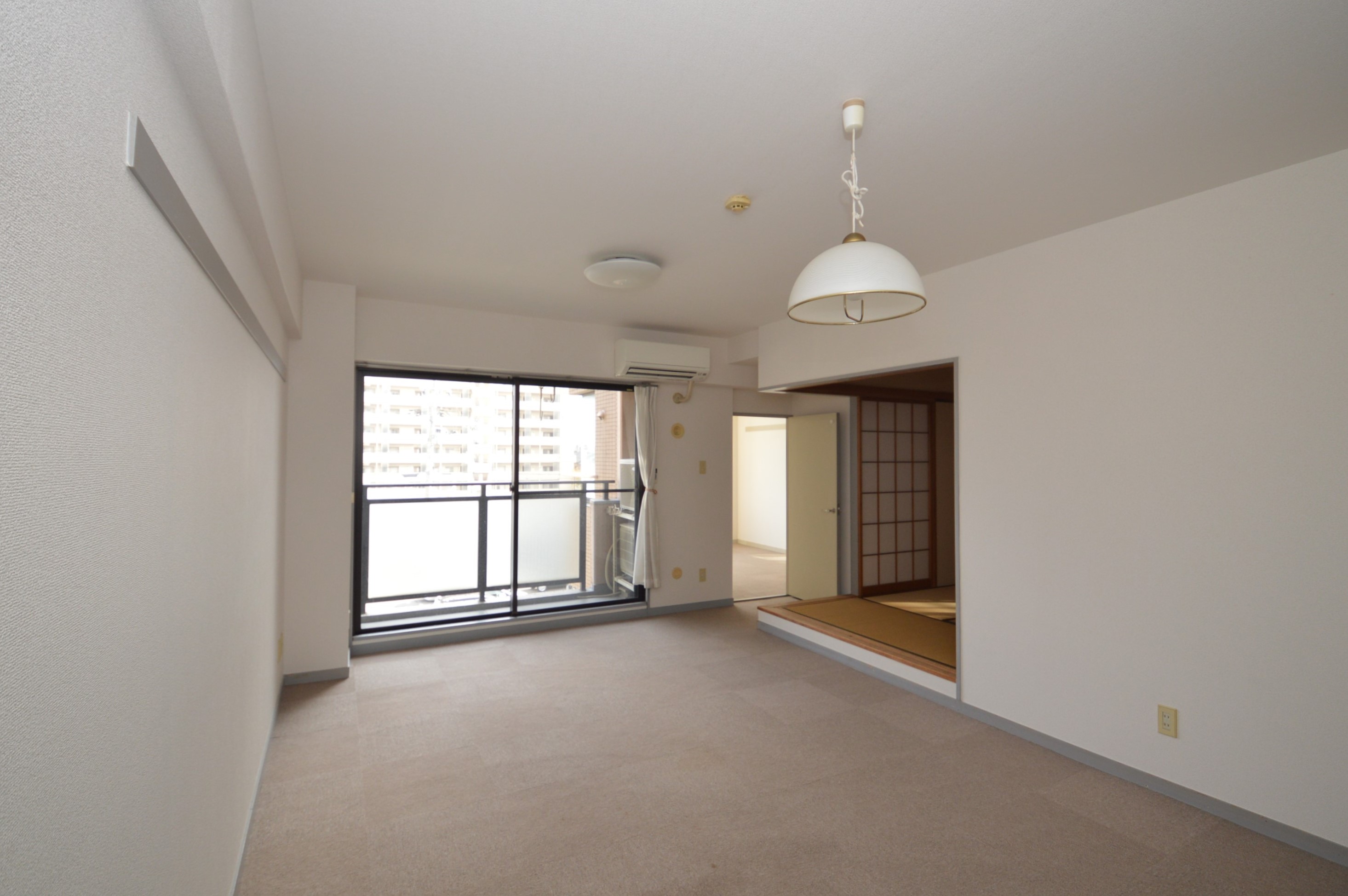 居室・リビング　（参考）他室の写真を使用しています。現況優先となります。