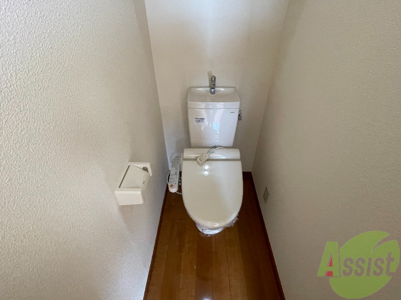 トイレ　ウォシュレットが付いているキレイなお手洗いです。