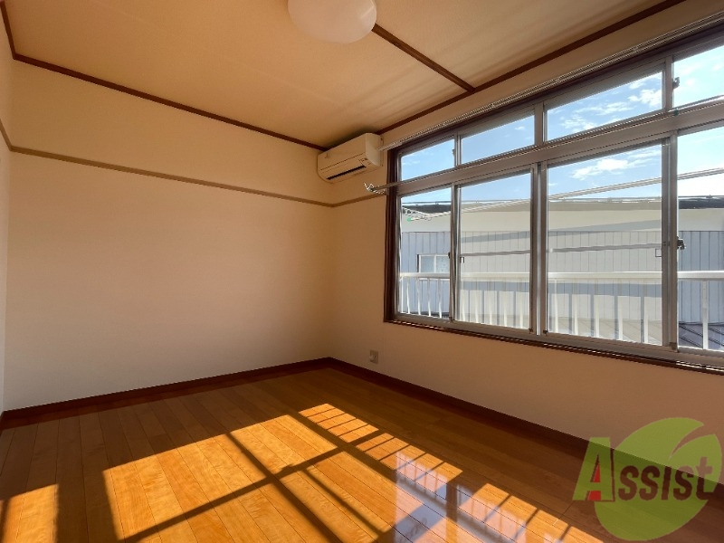 その他部屋・スペース　窓が南向きに付いているので、朝の目覚めが良くなりそうですね。