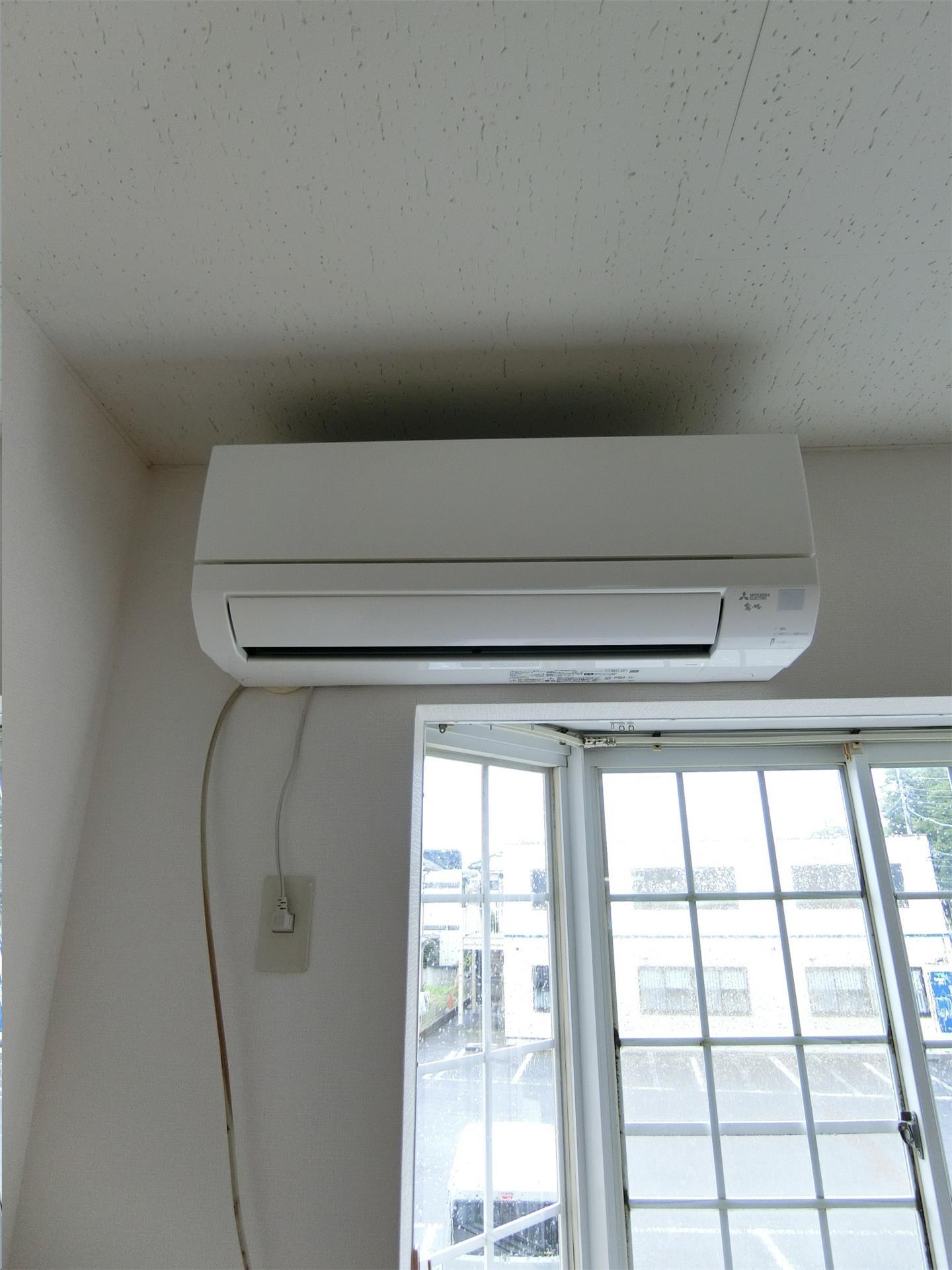 その他設備　新品のエアコン設置済み