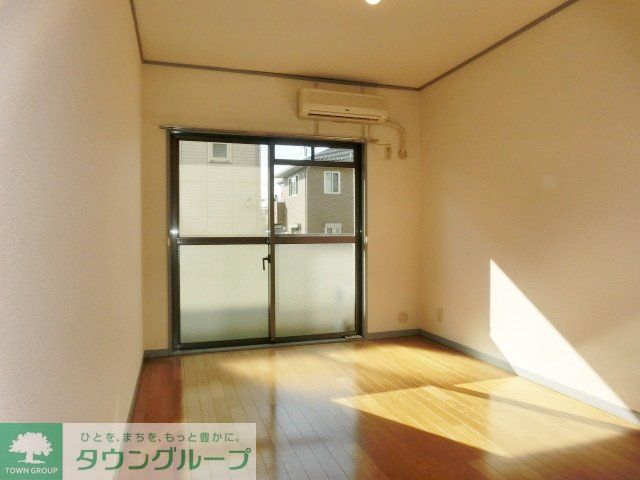 居室・リビング　明るい居室