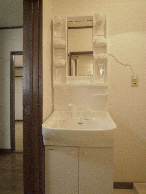 洗面設備　類似室内