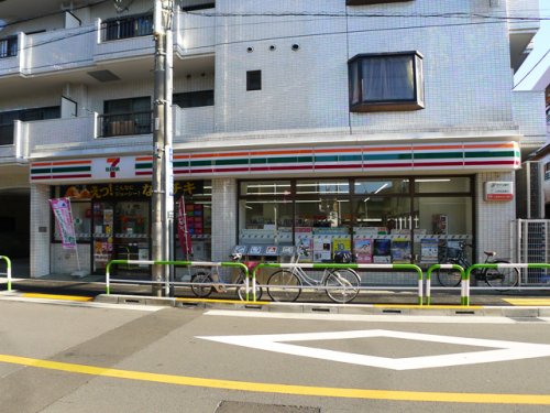 コンビニ　セブンイレブン 北区西ヶ原4丁目店（コンビニ）まで112m