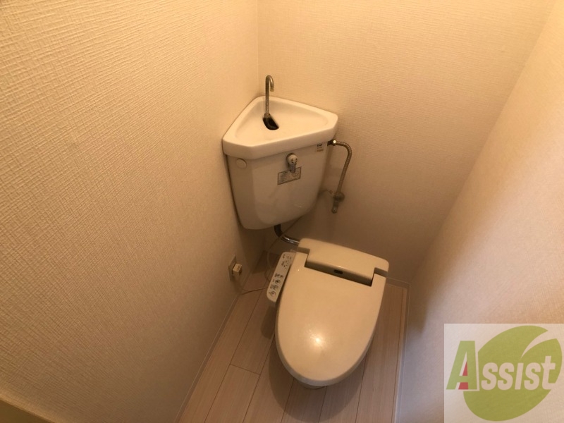 トイレ　こちらはトイレです。清潔感があり、安心して使用できます。