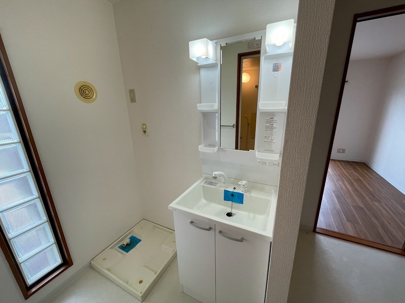 洗面設備　使い勝手の良い洗面化粧台。