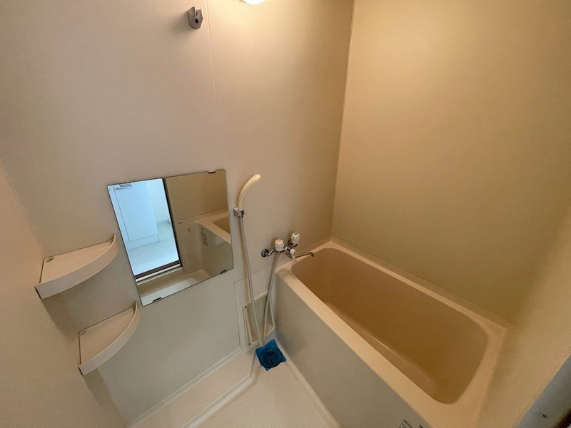 バス・シャワールーム　清潔感のあるお風呂で一日の疲れを癒しましょう。