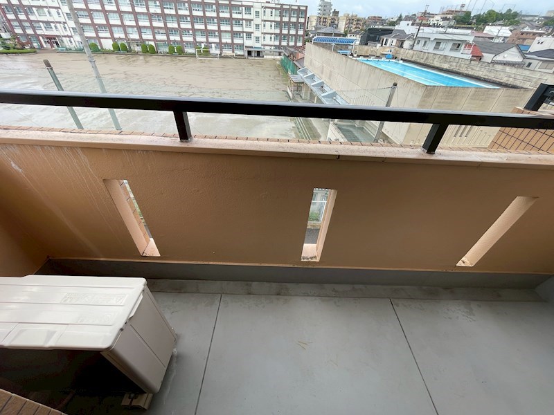 バルコニー　南向きのバルコニーですので、陽当たり良好です。