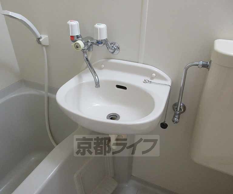 洗面設備　お風呂に手洗い場があります・