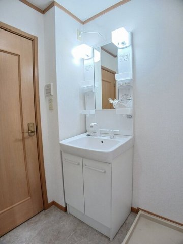 洗面設備　脱衣スペースもあります