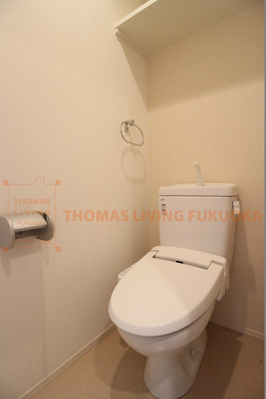 トイレ　温水洗浄便座です。