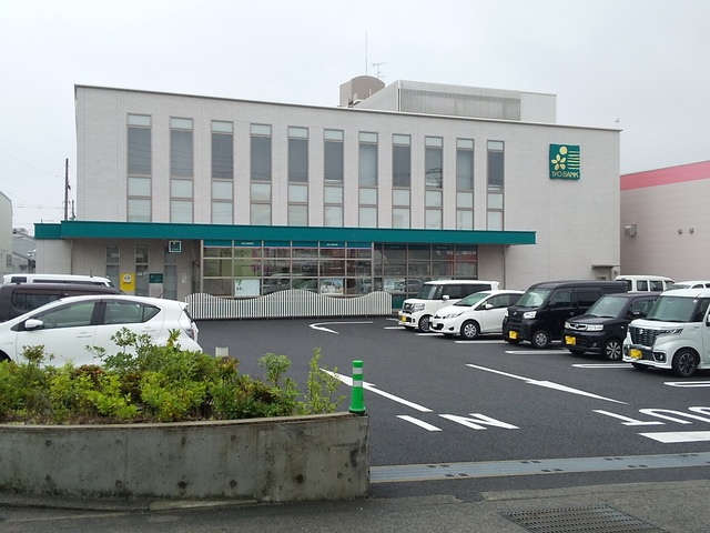 銀行　伊予銀行松山北支店（銀行）まで750m