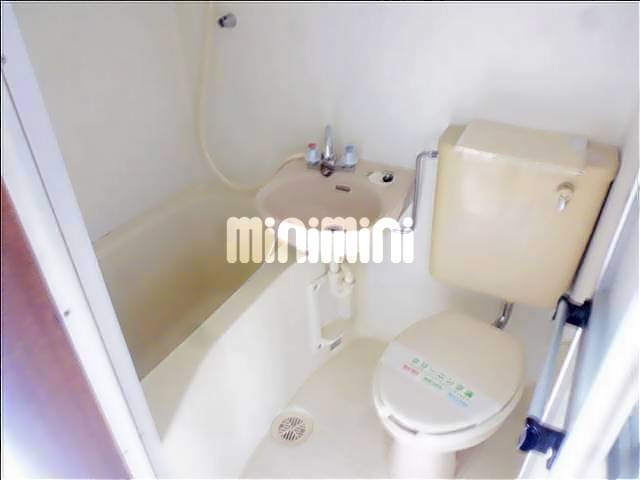 バス・シャワールーム　深さのある浴槽です。