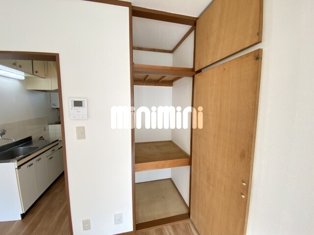 収納　奥行きのある収納スペース。