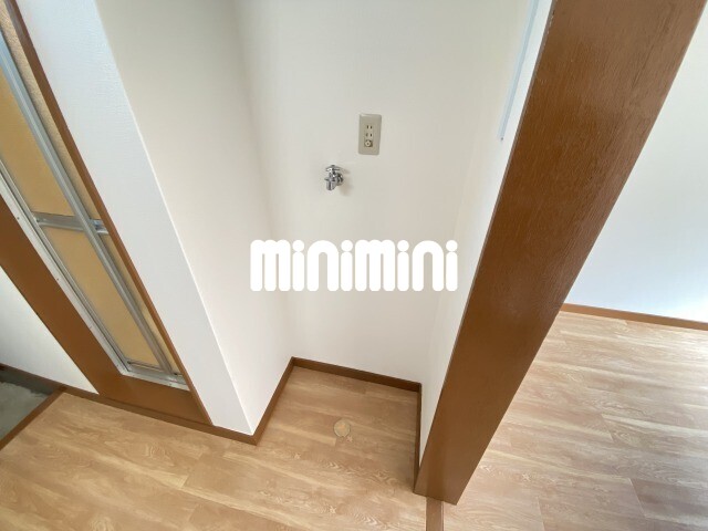 洗面設備　室内にある洗濯機置き場です。