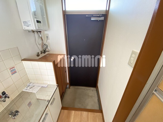 玄関　濃い茶色がお洒落なドアです。