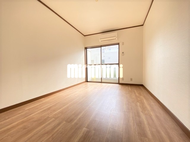 居室・リビング　日当たり良好なお部屋です。