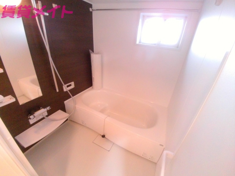 バス・シャワールーム　同建物の別部屋写真です