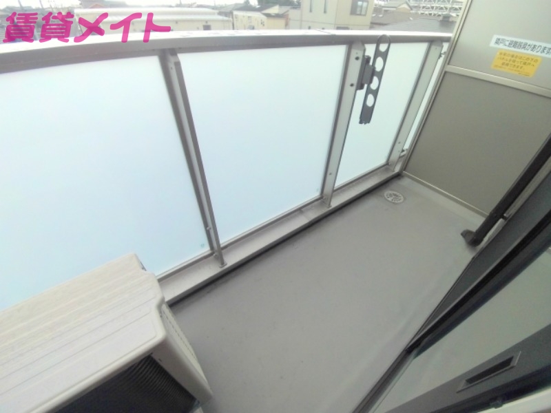 バルコニー　同建物の別部屋写真です