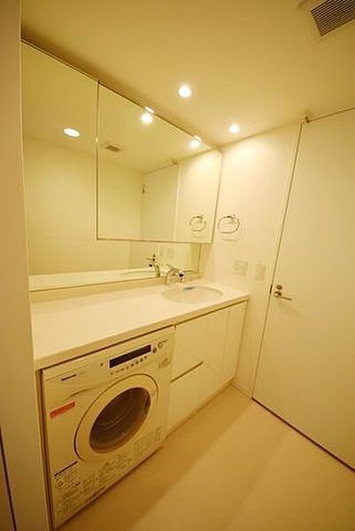 洗面設備　※別部屋の参考写真です。