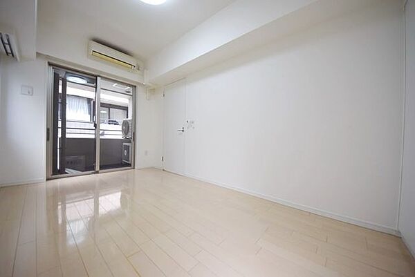 居室・リビング　※別部屋の参考写真です。