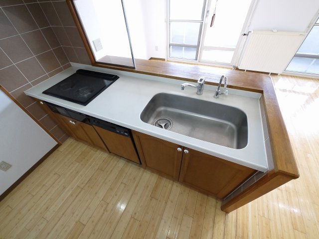 キッチン　掃除がしやすいIHのシステムキッチンです