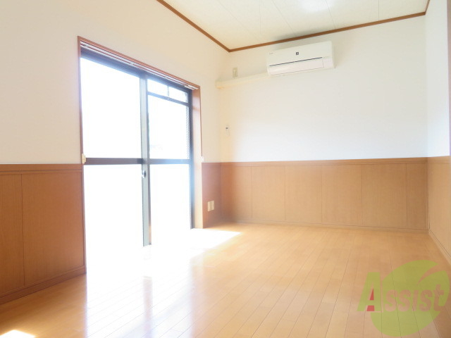 居室・リビング　陽当りが良く、明るい雰囲気のお部屋ですね。