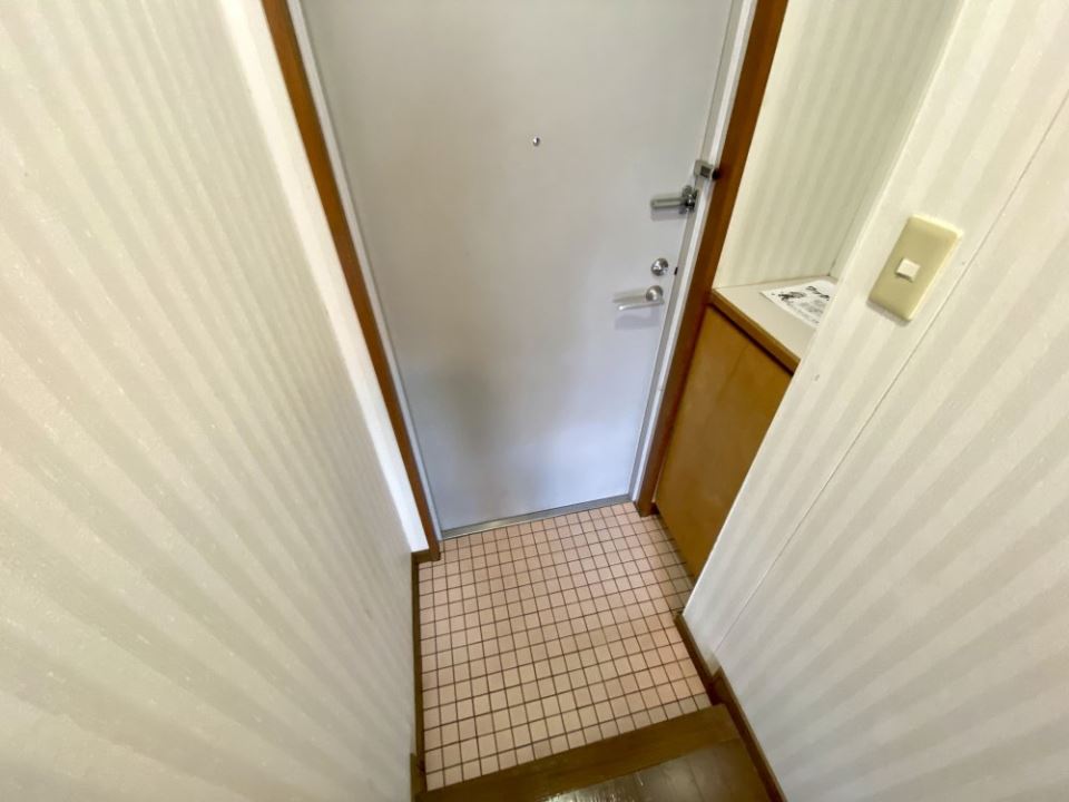玄関　南向きのベランダになります