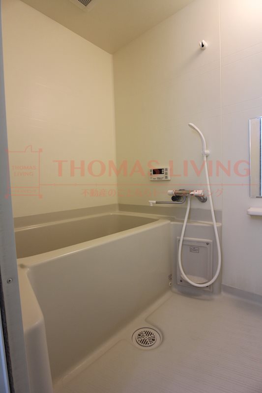 バス・シャワールーム　追い焚きも付いています。