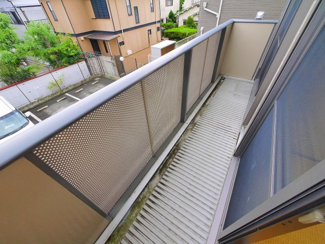 バルコニー　陽当たり良好なバルコニーです
