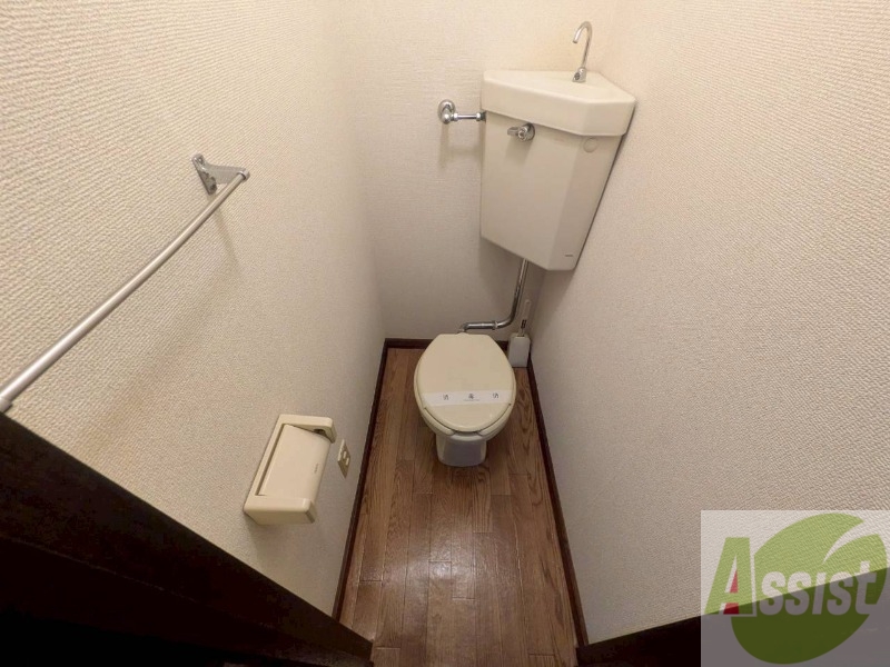 トイレ　こちらはトイレです。清潔感があり、安心して使用できます。