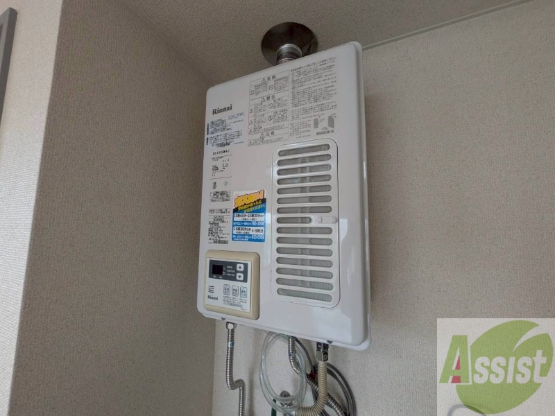 その他設備　給湯器です。操作しやすいパネルになってます。