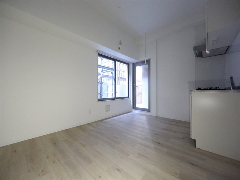 バルコニー　洋室8.1帖　エアコン完備　バルコニー