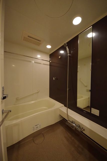 バス・シャワールーム　バスルーム