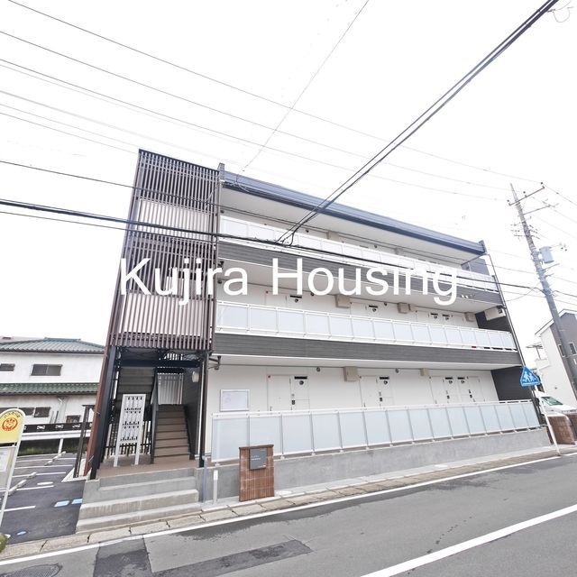 エントランス　★武蔵野線吉川駅徒歩７分、経済的な都市ガスの物件です★