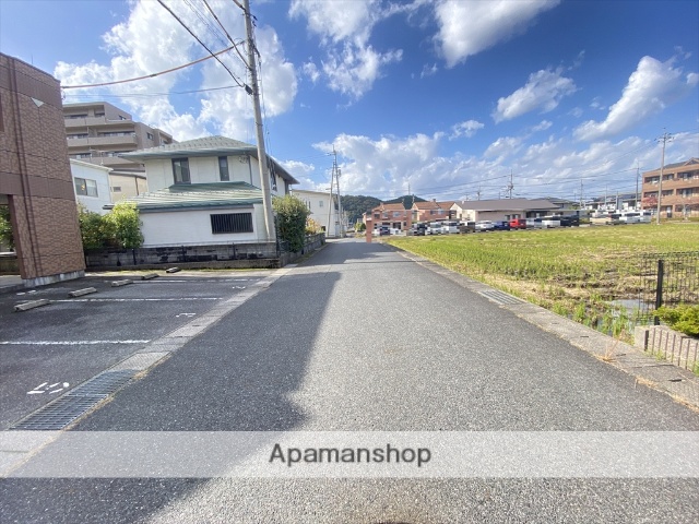 その他　前面道路（その他）まで0m