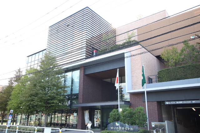 図書館　ゆいの森あらかわ（図書館）まで641m