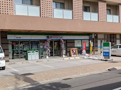 コンビニ　ファミリーマート（コンビニ）まで451m