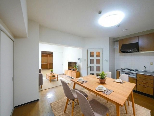 居室・リビング　CGで家具等を配置したもので家具等は含まれません